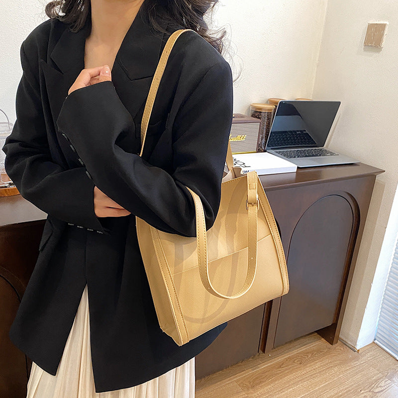 Women's Medium Pu Leather Solid Color Streetwear Sewing Thread Square Magnetic Buckle Shoulder Bag