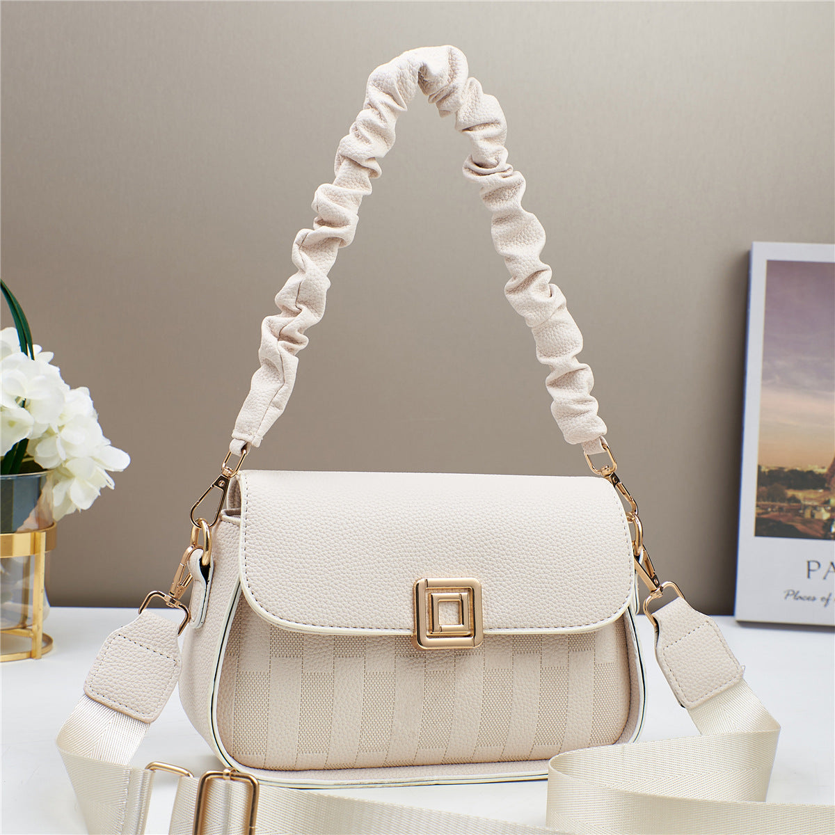 Women's Medium PU Solid Color Elegant Streetwear Sewing Thread Square Zipper Square Bag