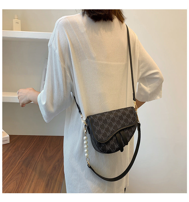 Women's Medium Pu Leather Letter Classic Style Streetwear Saddle Shape Magnetic Buckle Saddle Bag