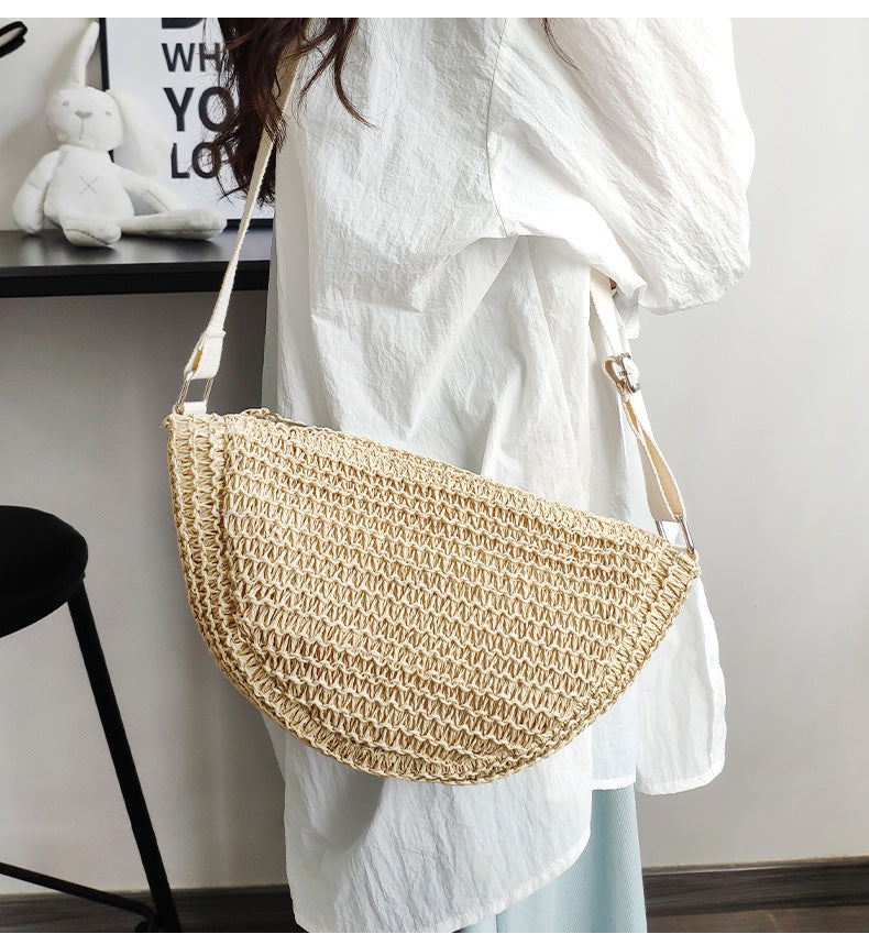 Women's Medium Paper Solid Color Vacation Weave Dumpling Shape Zipper Crossbody Bag