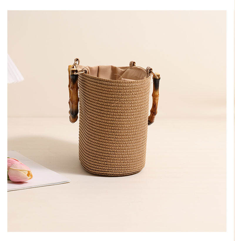 Women's Medium PVC Solid Color Elegant Streetwear Weave Dumpling Shape Zipper Straw Bag