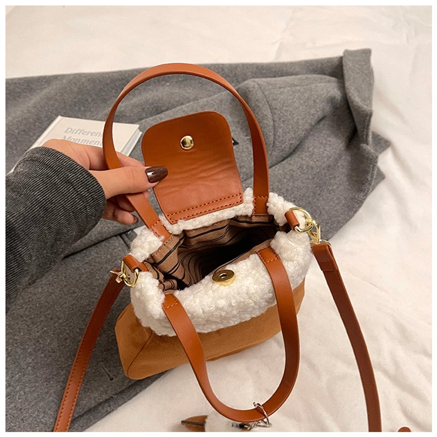 Women's Small Pu Leather Solid Color Streetwear Sewing Thread Glove-shaped Magnetic Buckle Crossbody Bag