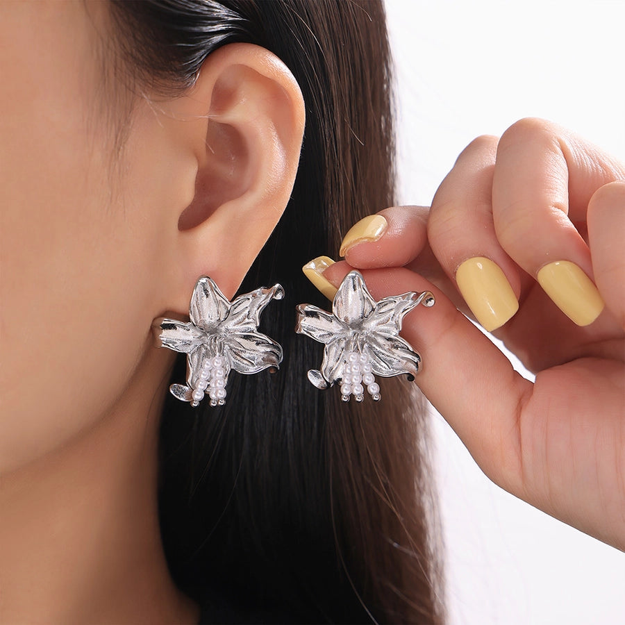 1 Pair Elegant Modern Style Sweet Flower Pearl Titanium Steel 18K Gold Plated Ear Studs