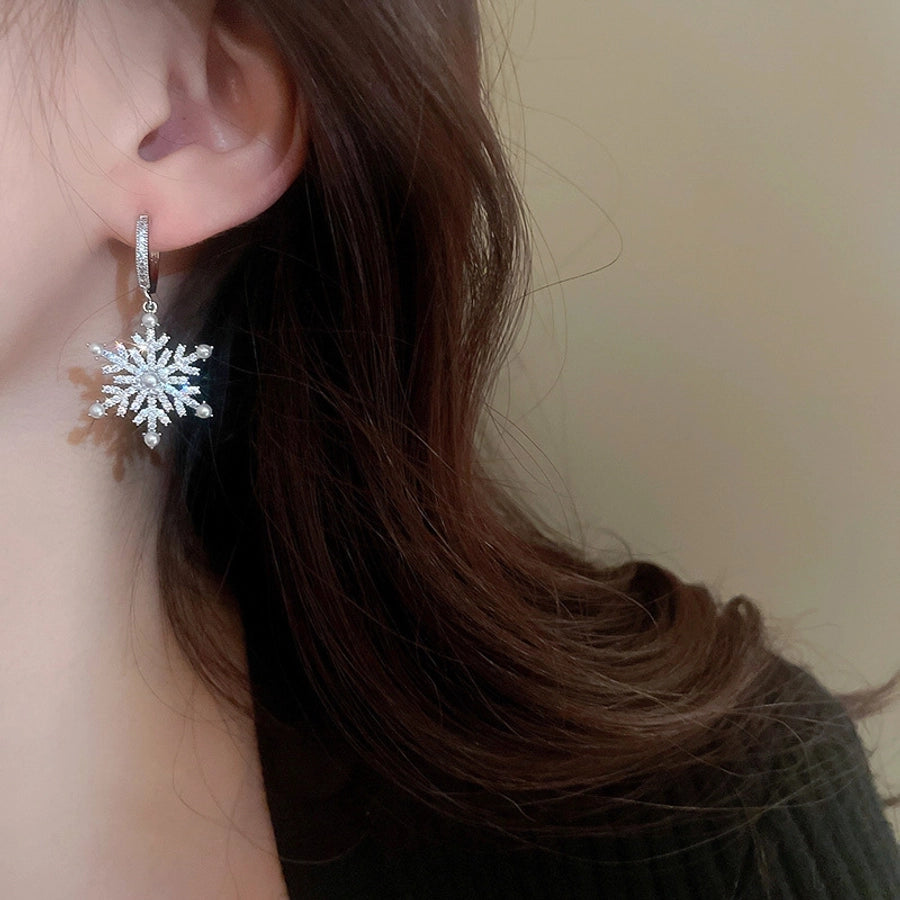 1 Pair Casual Simple Style Streetwear Snowflake Inlay Copper Artificial Pearls Zircon Earrings