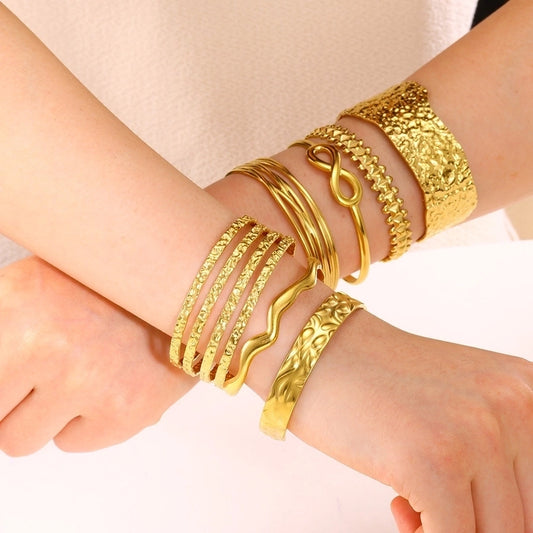 Vintage Style Infinity Solid Color Flower 304 Stainless Steel 18K Gold Plated  Bangle In Bulk