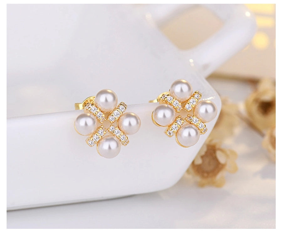 New Fashion s925 Silver Pin Earrings Korean Elegant New Gentle Flower Pearl Earrings Cold Wind Earrings for Women