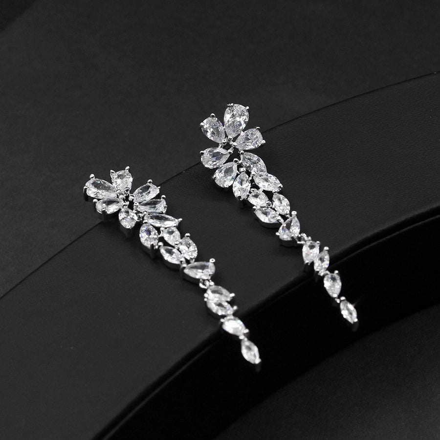 1 Pair Simple Style Shiny Water Droplets Solid Color Plating Inlay Copper Zircon White Gold Plated Gold Plated Drop Earrings