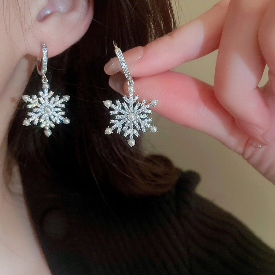 1 Pair Casual Simple Style Streetwear Snowflake Inlay Copper Artificial Pearls Zircon Earrings